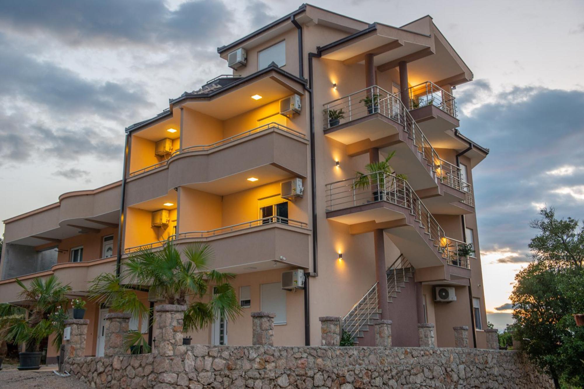 M&m Aparthotel